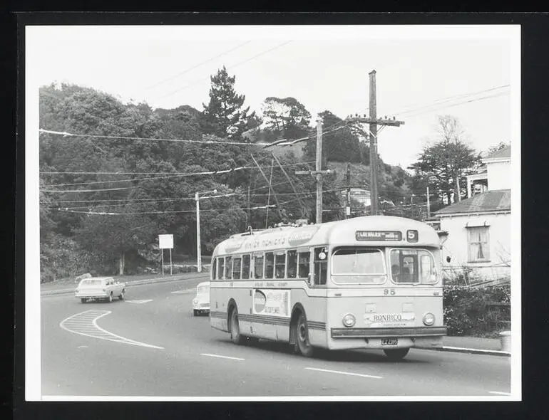 Image: Trolley bus 95 on route 5 Pt Chevalier on Mount Eden Road