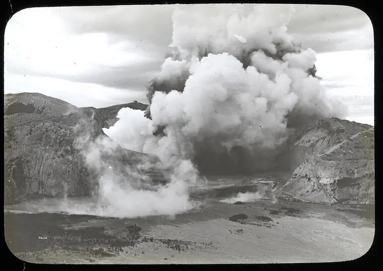 Image: Waimangu Geyser. New Zealand