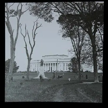 Auckland Museum in Auckland Domain Image: Auckland Museum in Auckland Domain