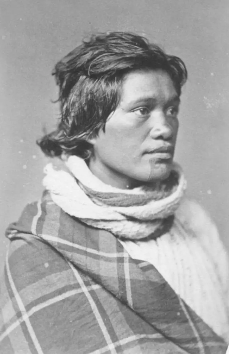 Image: Portrait of an unidentified Māori woman