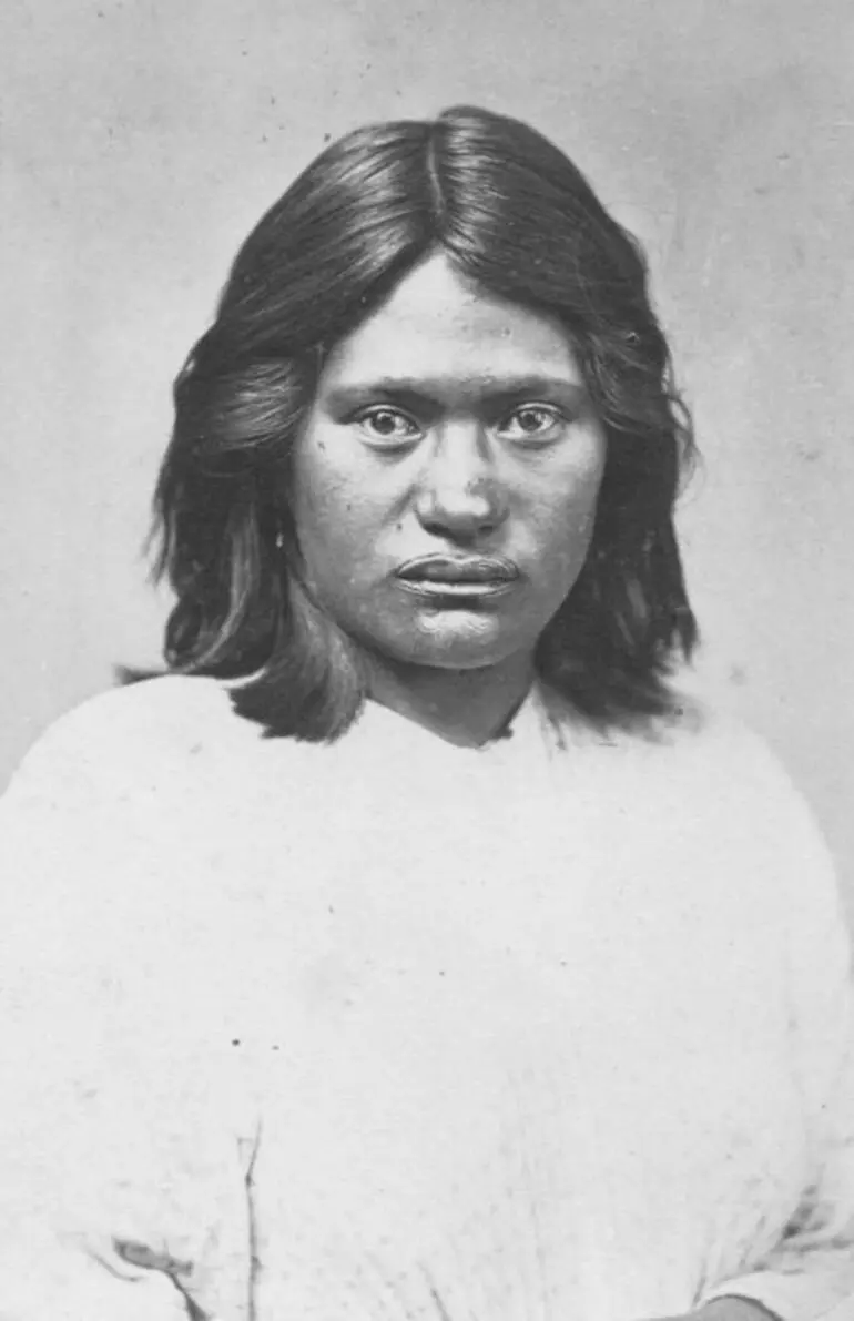 Image: Portrait of unidentified Māori woman