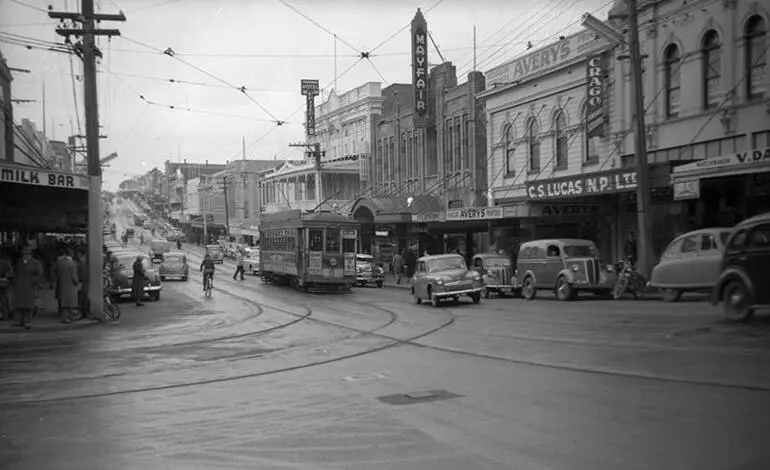 Image: Tram on Devon Street