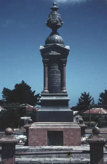 Image: Te Whiti o Rongomai's headstone, Parihaka