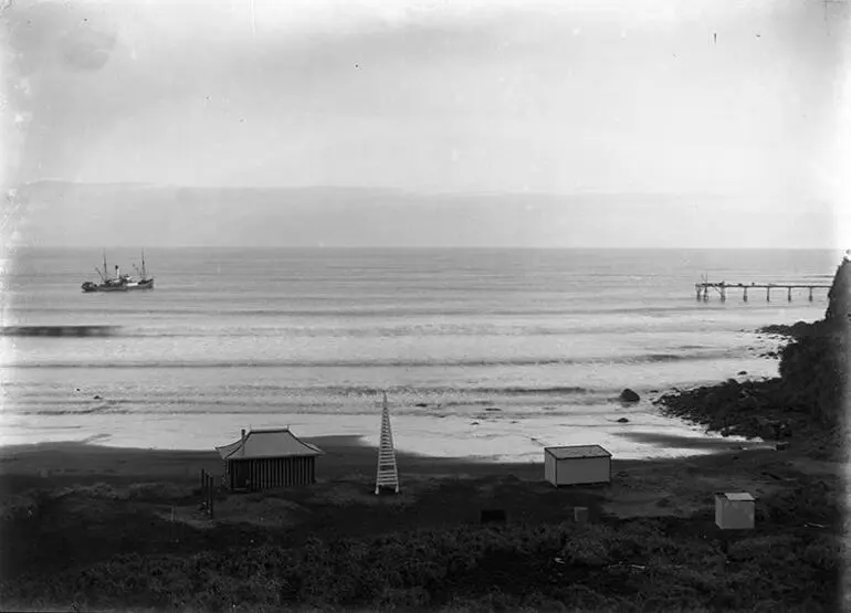 Image: Opunake Beach