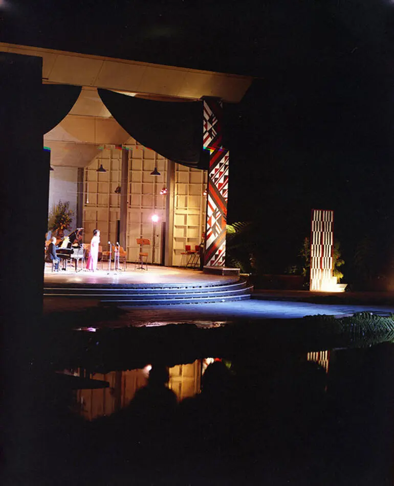 Image: Kiri Te Kanawa, Bowl of Brooklands