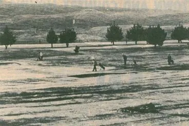 Image: Levin golfers playing in the snow
