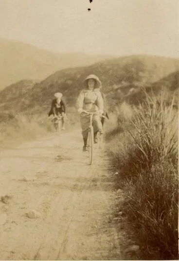 Image: Unidentified Cyclists on Heights Road, Christmas Day, 1913