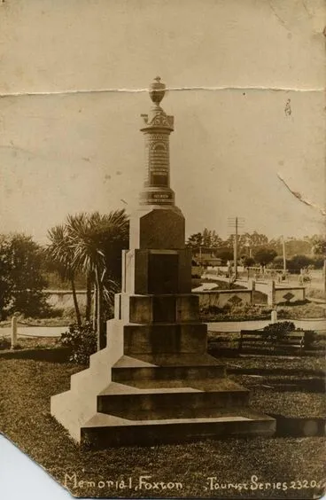 Image: War Memorial, Foxton