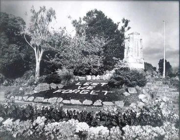 Image: War Memorial, Levin Public Gardens, 1982