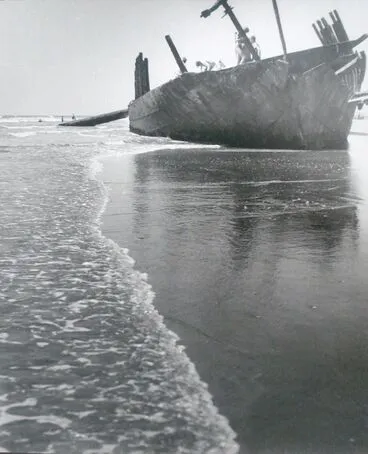 Image: 'Hydrabad' shipwreck, Waitarere Beach, c.1950's