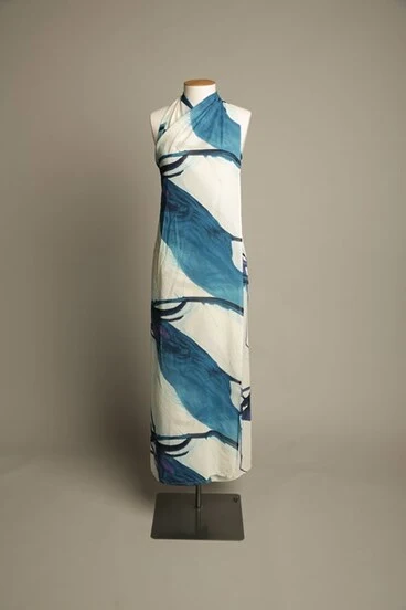 Image: Blue white sarong wrap