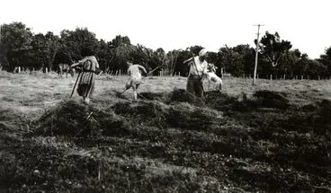 Image: Women Working on Farm during World War II, Palmerston North