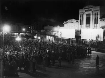 Image: Crowds await 1938 Election Results