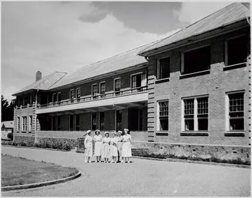 Image: Nurses outside Nurses' Home, Palmerston North Hospital