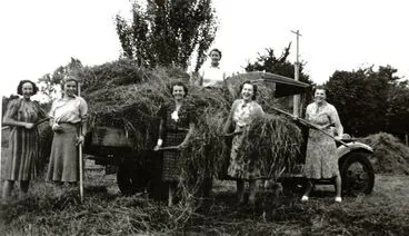 Image: Women working on Farm During World War II, Palmerston North