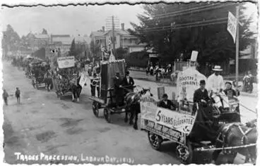 Trades procession, Labour Day 1913 Image: Trades procession, Labour Day 1913