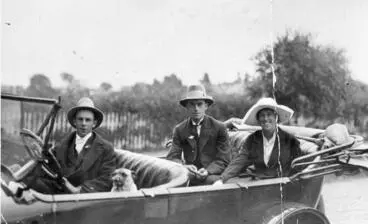 Image: Harry Fow and others in a motor car