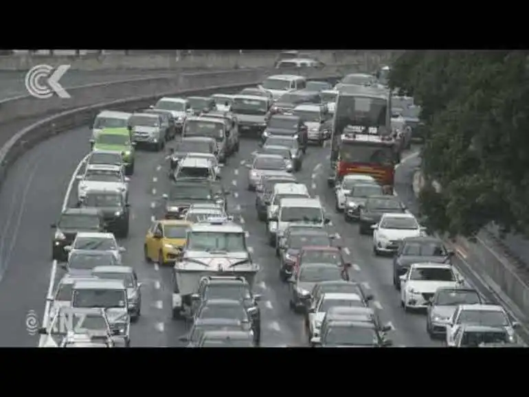 Image: Trucks crash on Harbour Bridge, widespread gridlock