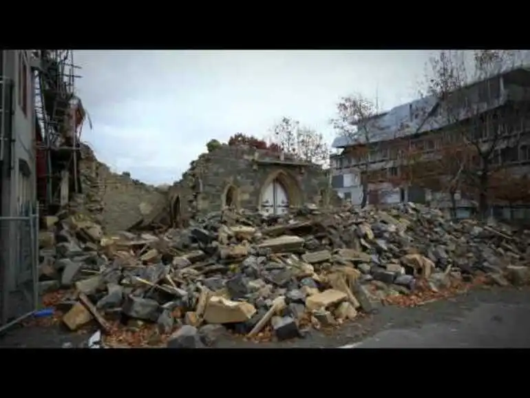 Image: Christchurch under siege - Roadside Stories