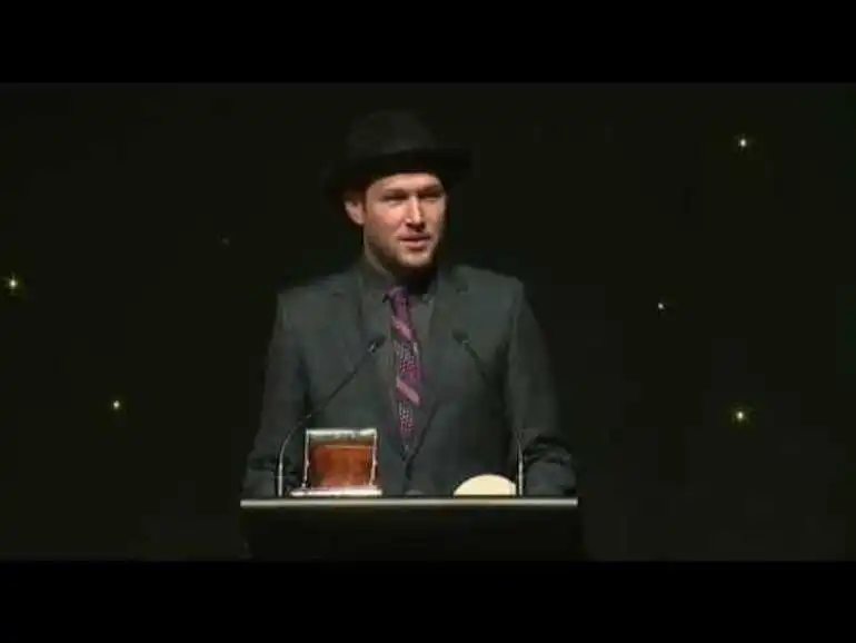 Image: Thomas Oliver wins 2016 Apra Silver Scroll