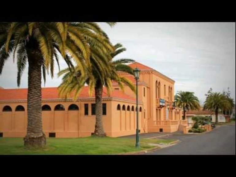 Image: Luxury spa at Rotorua - Roadside Stories