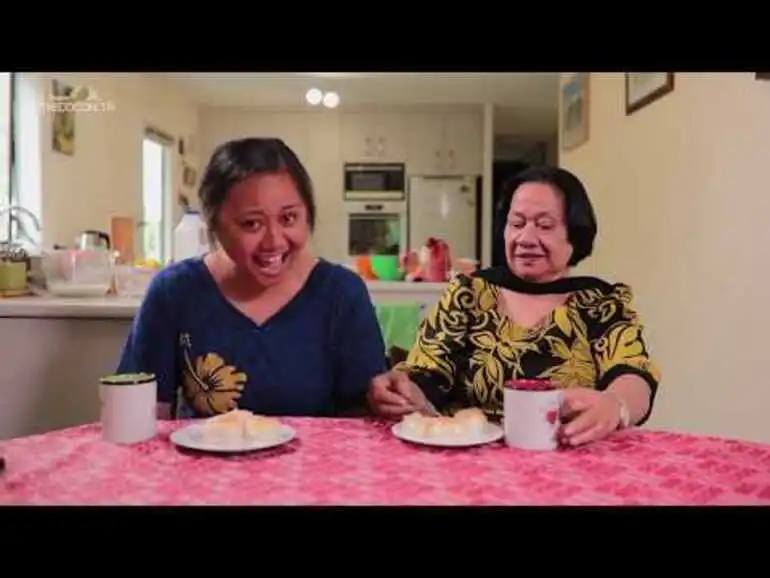 Image: How to make Pani Popo (Samoan Coconut Buns)