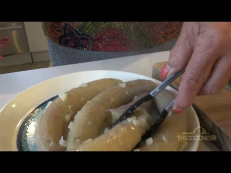 Image: How to cook Fa'alifu Fa'i - Samoan green bananas and coconut cream