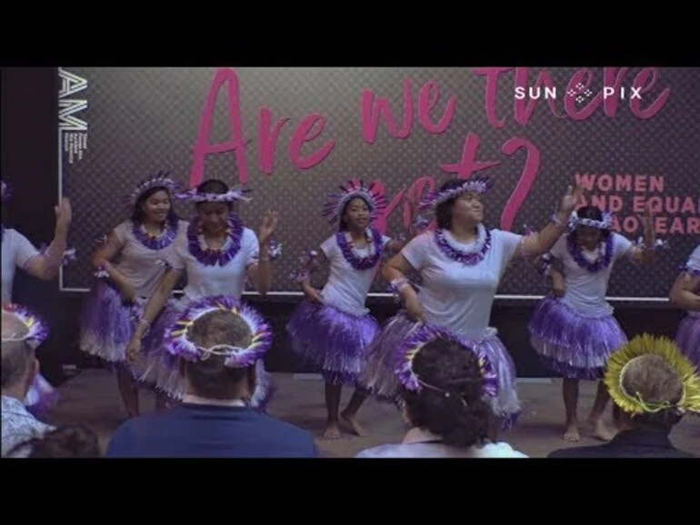 Image: Beautiful Kiribati dancing