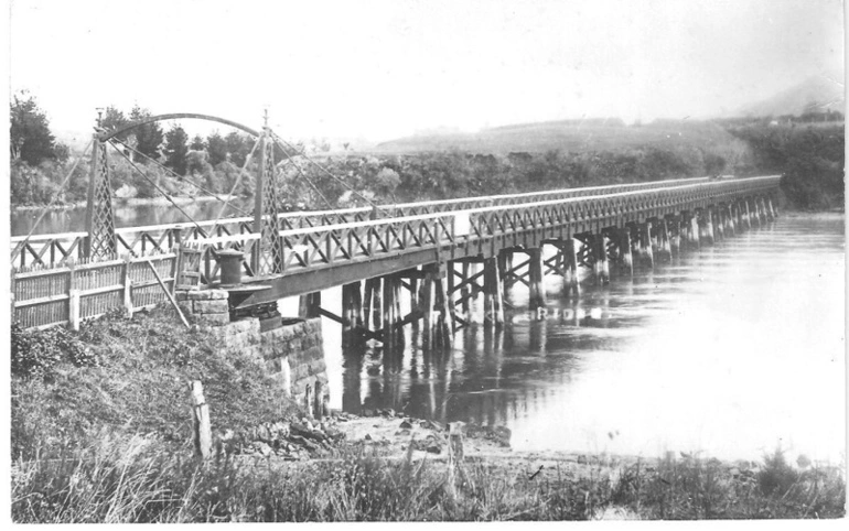 Image: Photograph of the first Panmure Bridge