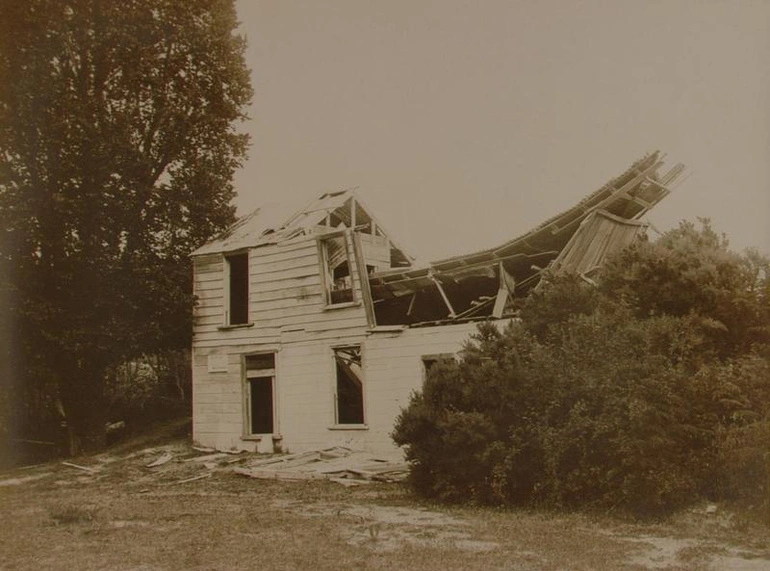 Image: Ruins of Terrace hotel, Te Wairoa