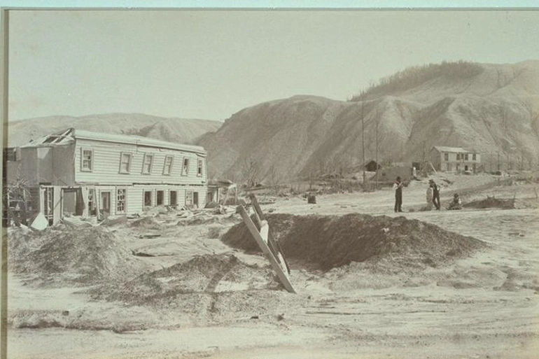 Image: Te Wairoa, McRaes Hotel, Sophias whare and Terrace hotel