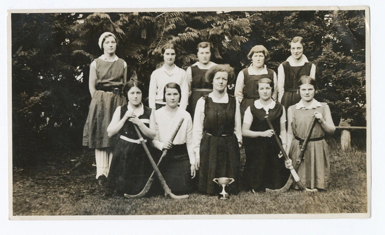 Image: Photograph, Hockey Group 1933