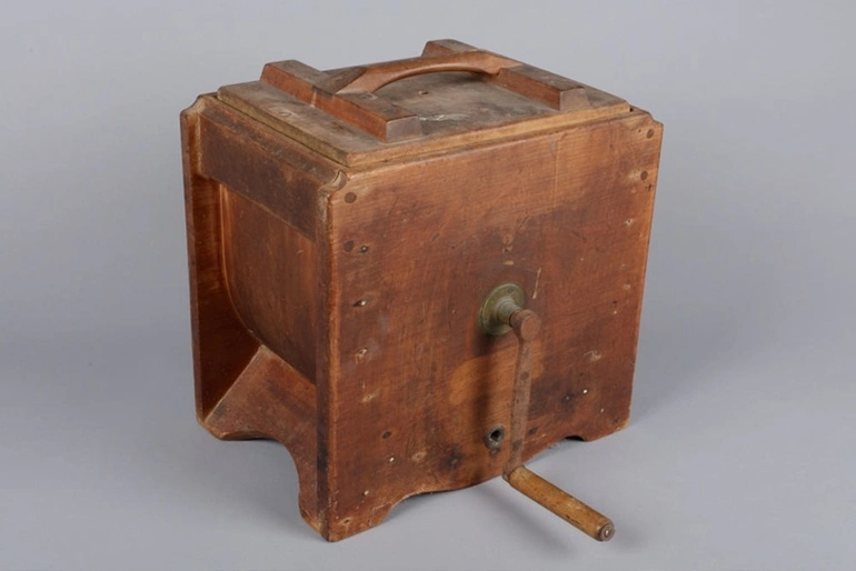 Image: Butter churn, Tabletop