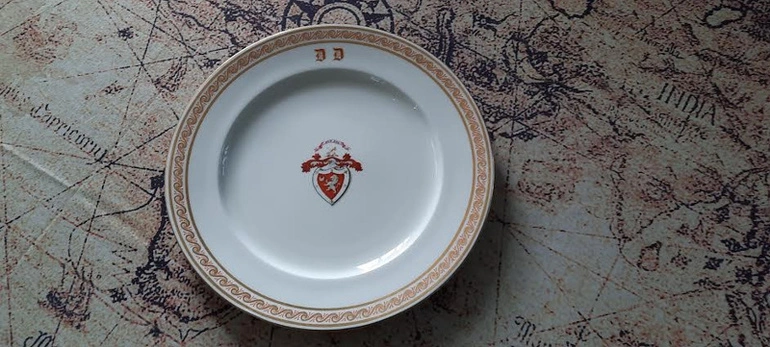 Image: Plate with Dunbar family crest