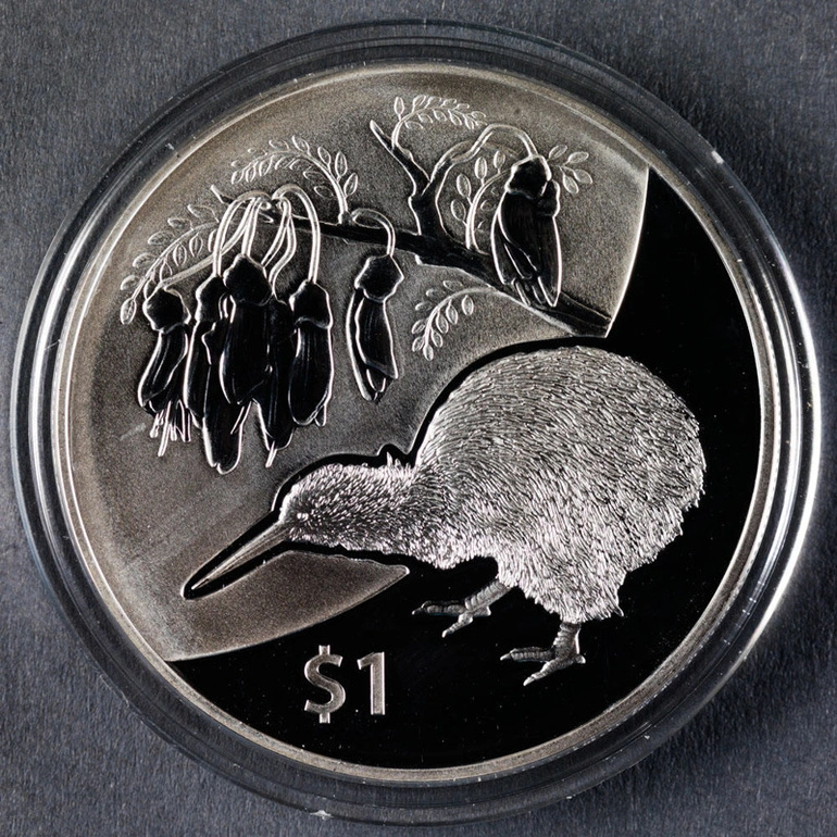 Image: Reserve Bank of New Zealand Commemorative Coin 2012 One Dollar Kowhai Kiwi