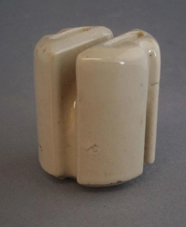 Image: Electric fence wire tensioner