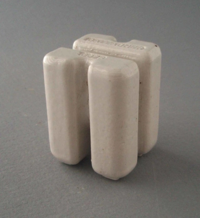 Image: Electric fence insulator
