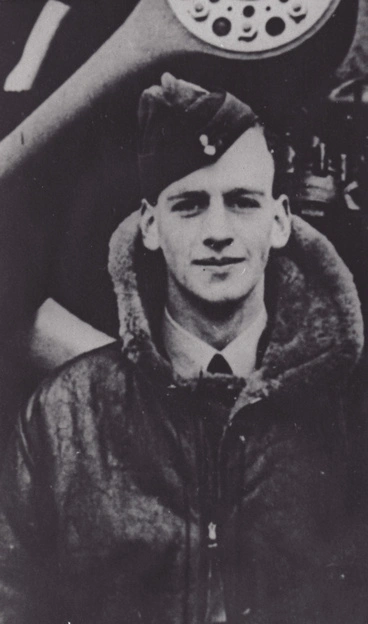 Image: Photograph [W.H. Russell, Airman]