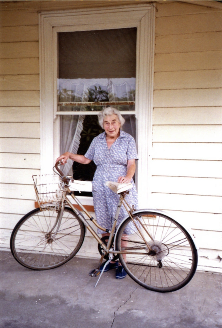 Image: Photograph [Mavis Milne]