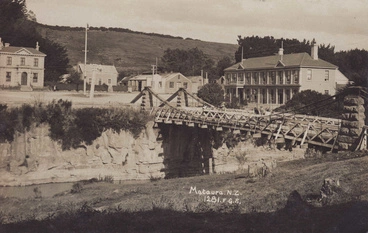 Image: Postcard [Suspension Bridge, Mataura]