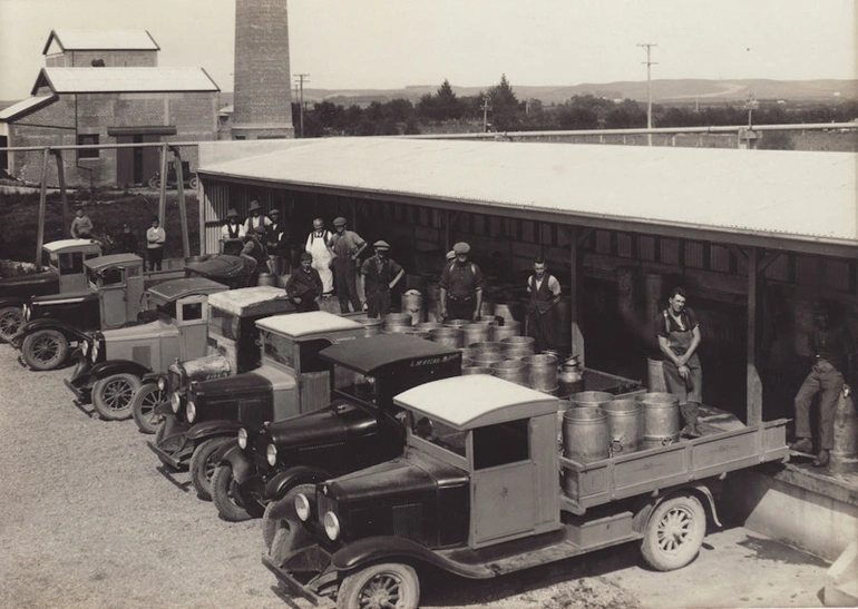 Image: Photograph, 7 of 19, Mataura Dairy Factory Album [Farmers' Trucks]