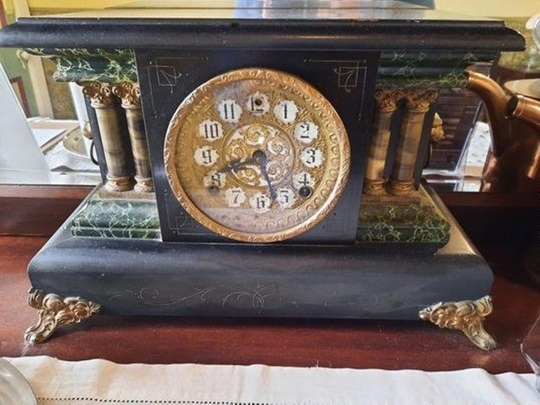 Image: Mantel clock