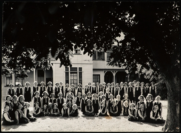 Image: Whole School Photo, 1940's-1950's