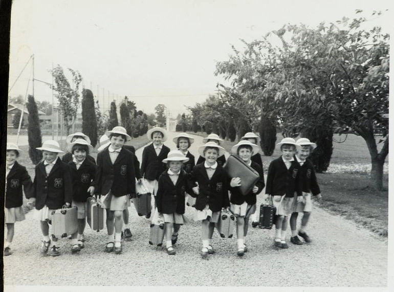 Image: Primary Students coming up the drive