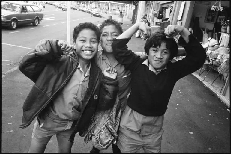 Image: School children, Great North Road, Grey Lynn, 1989