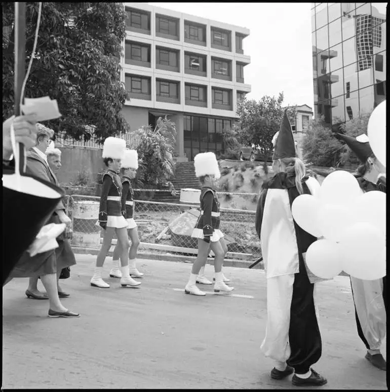 Image: Farmers Santa Parade, Mayoral Drive, 1989