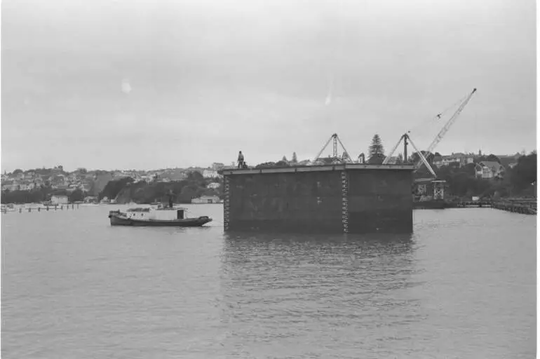Image: Construction of the Auckland Harbour Bridge, 1956
