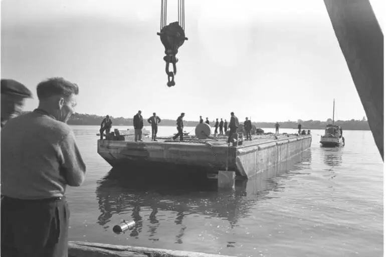 Image: Construction of the Auckland Harbour Bridge, 1956