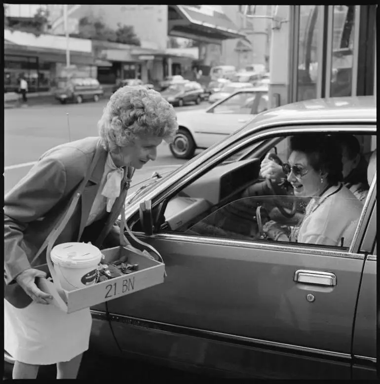 Image: Anzac Day poppies, Queen Street, 1990