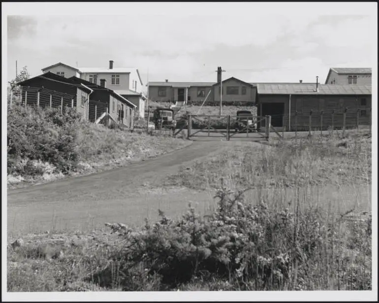 Image: Castor Bay Battery army barracks, 1944
